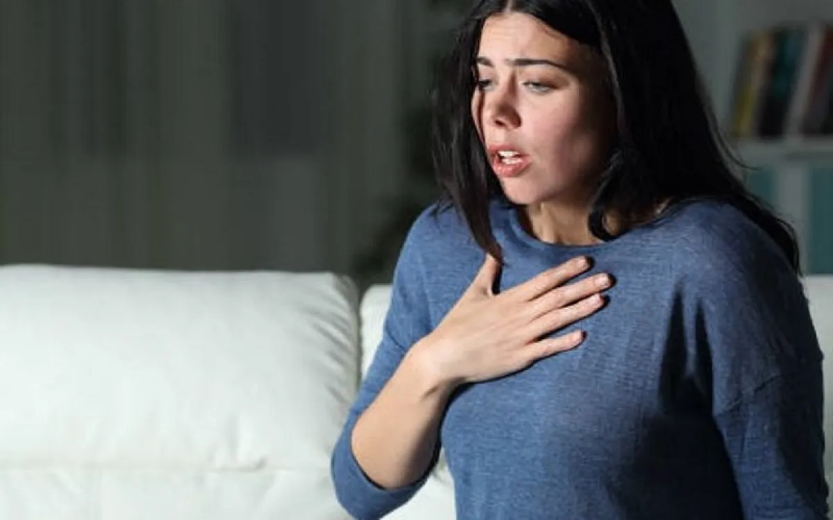 فتاة مصابة بالتهاب الشعب الهوائية (المصدر: pexels)