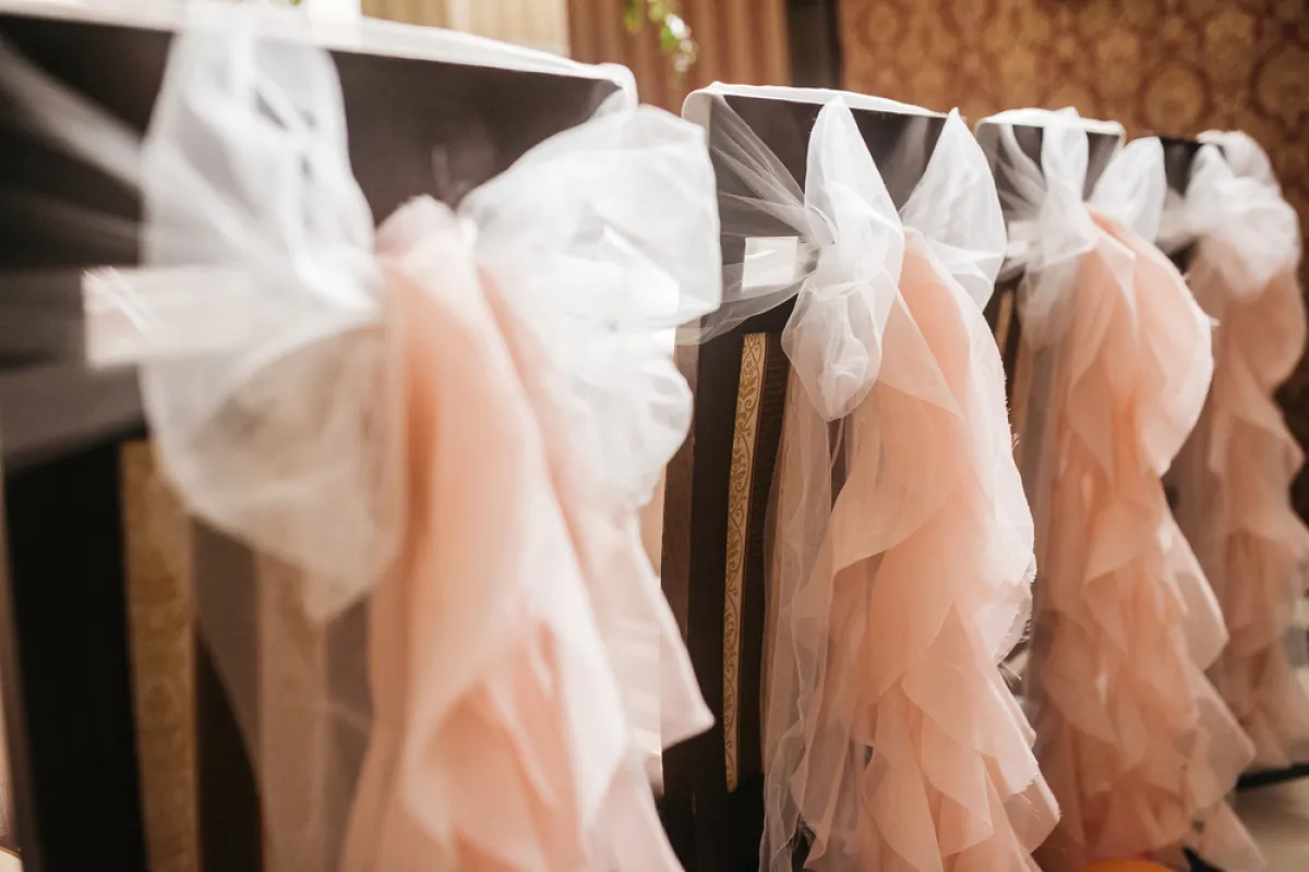 طريقة التزيين لظهور كراسي المعازيم