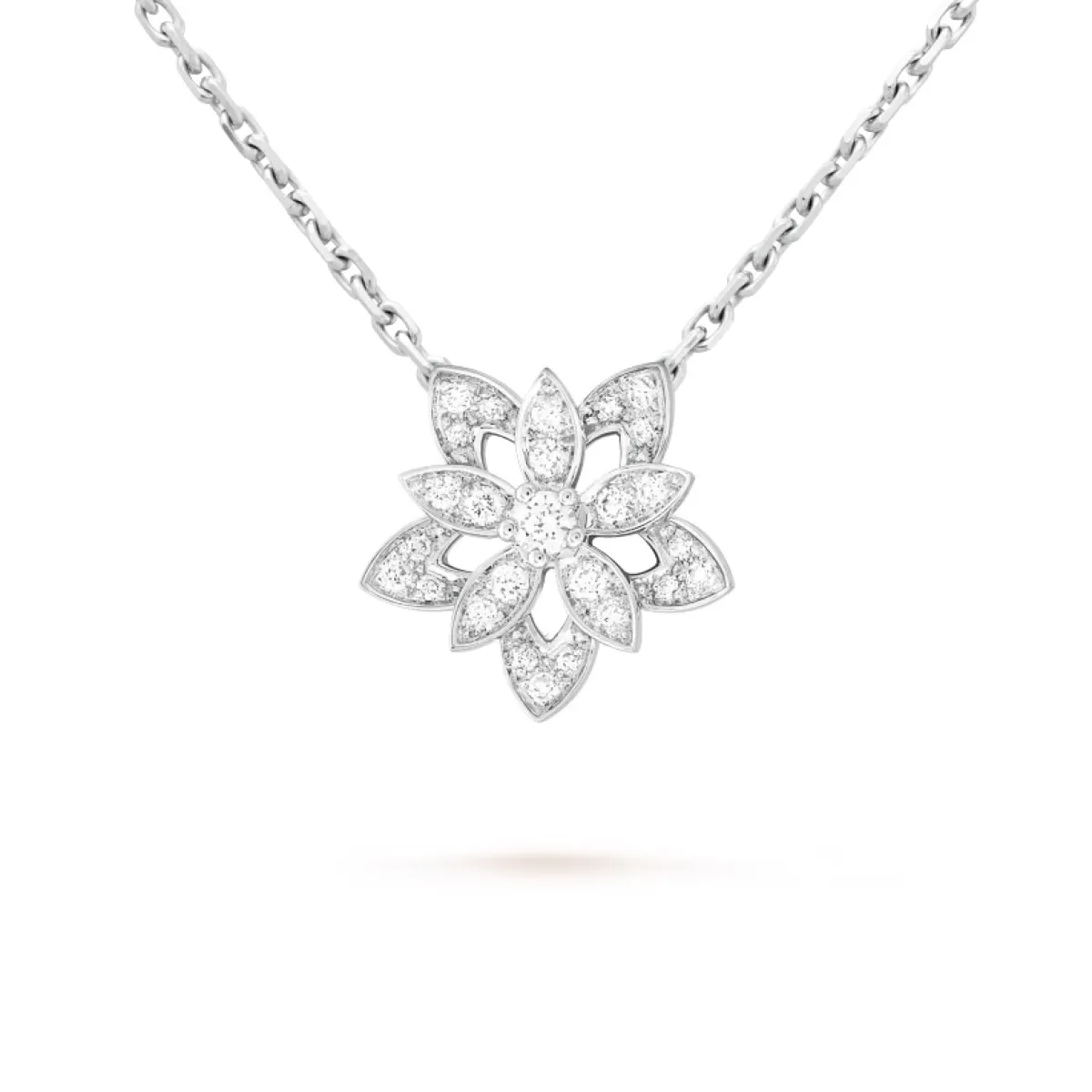 سلسلة Lotus  من فان كليف آند أربلز Van Cleef & Arpels