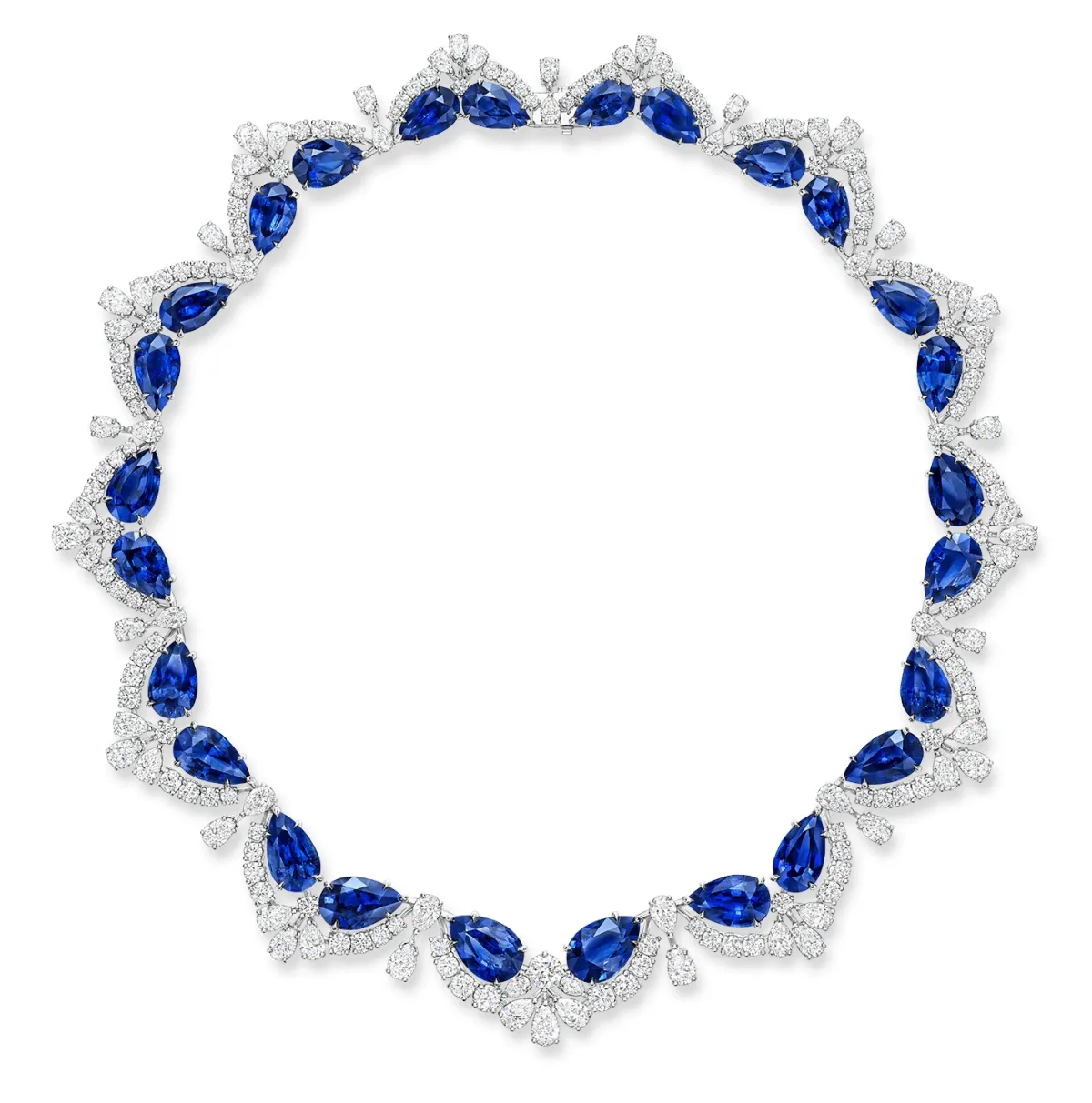 قلادة Fifth Avenue من توقيع ماركة Harry Winston