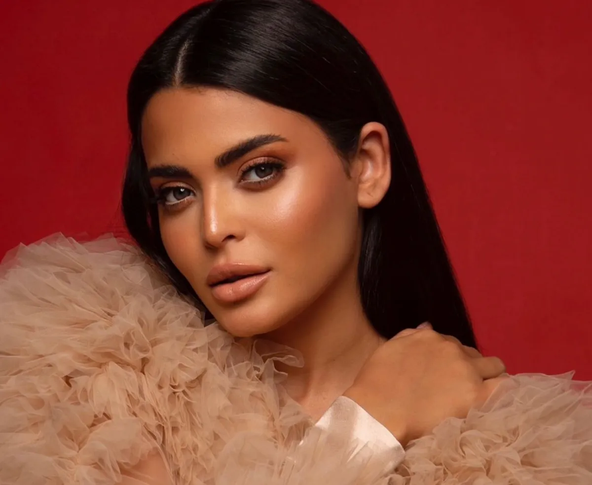 أسماء جلال - الصورة من صفحتها الرسمية على الفيس بوك