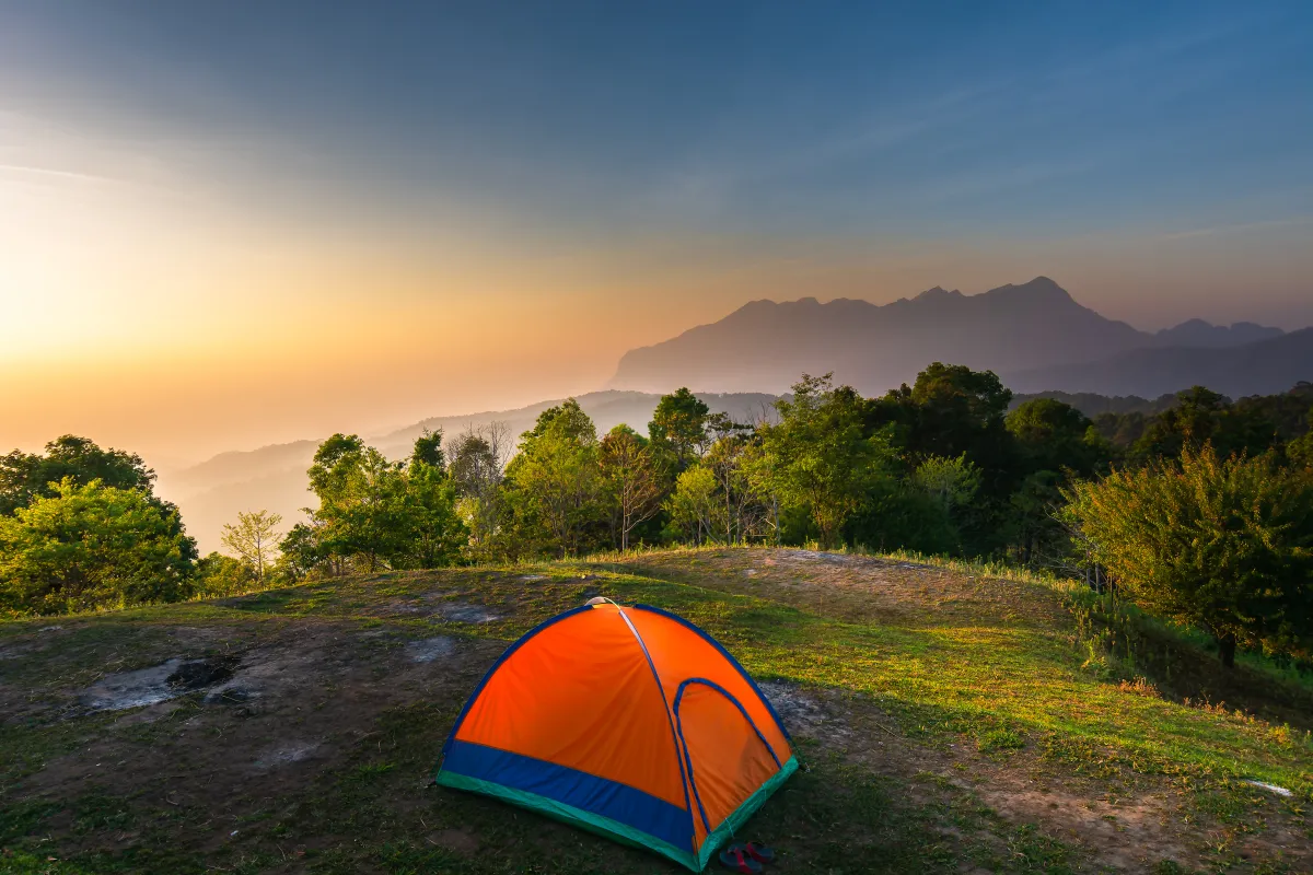 أدوات ضرورية لقضاء رحلة تخييم مثالية 