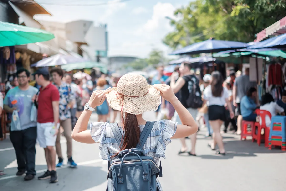 الذهاب في مسار مختلف بعيدًا عن الحشود