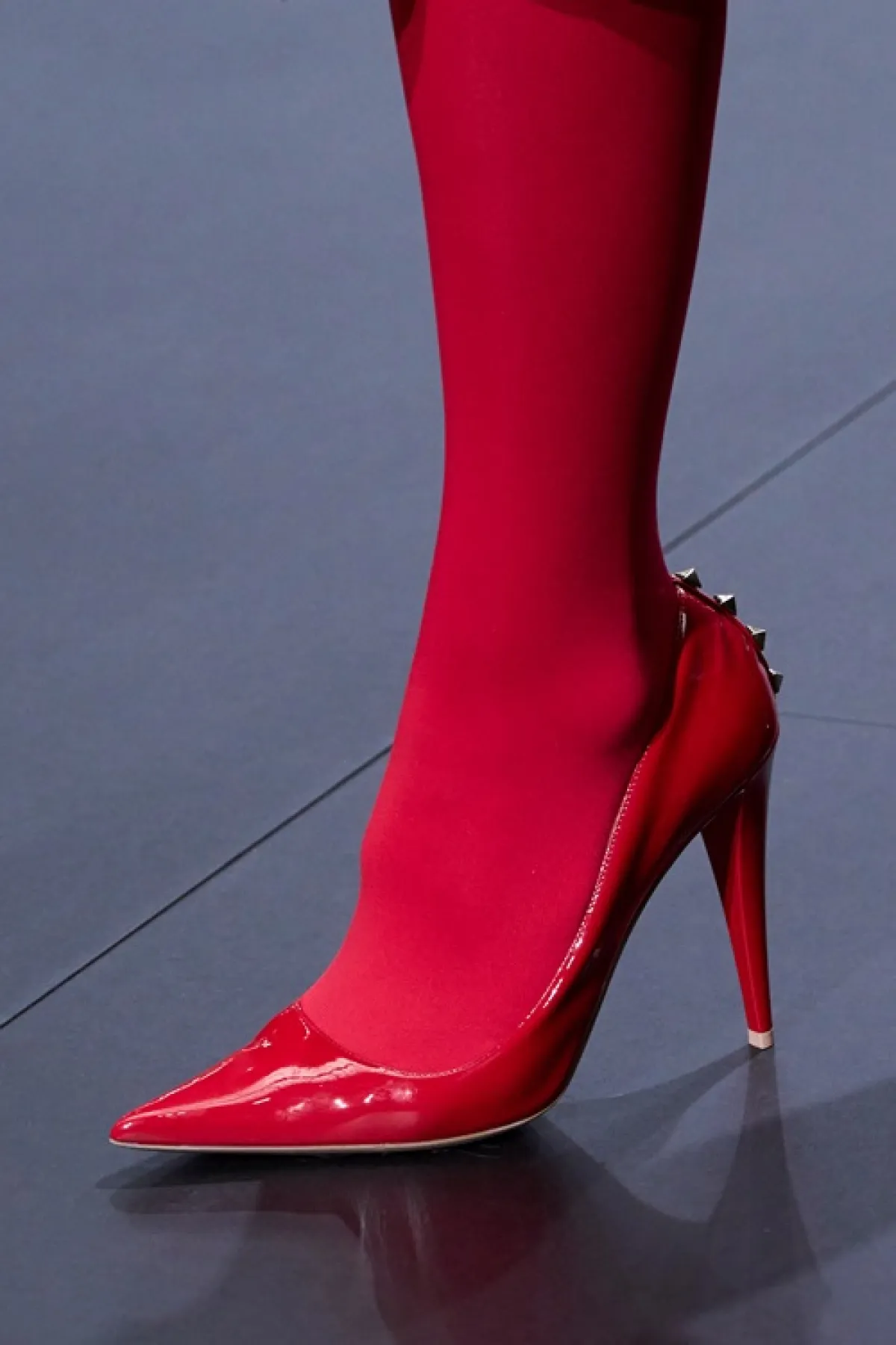 أحذية باللون الأحمر من فالنتينو Valentino