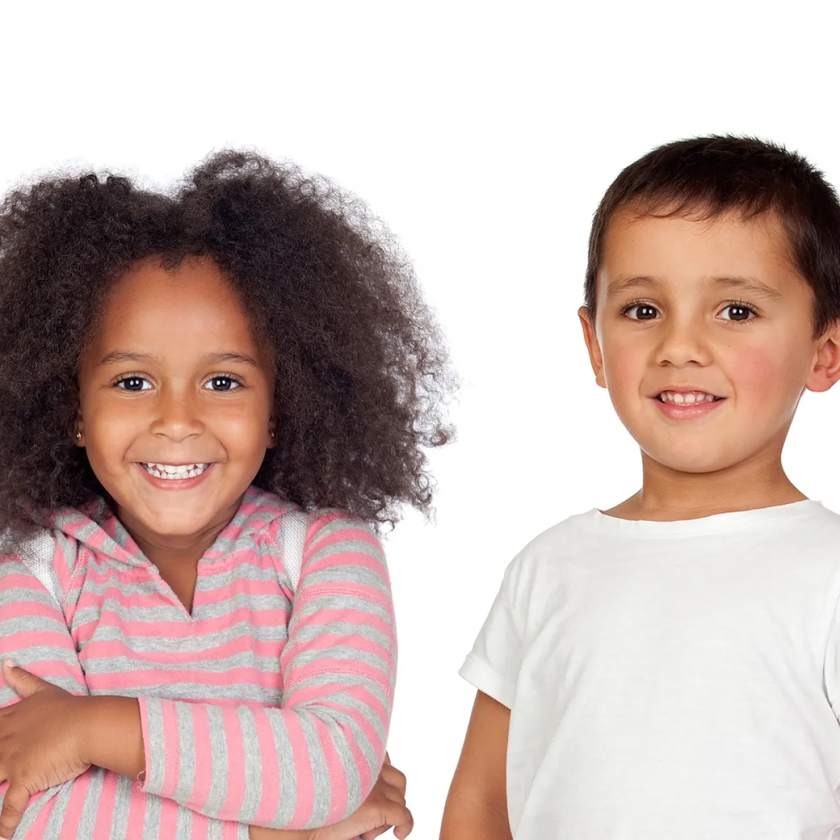 صورة لطفلين يشعران بالقوة والسعادة