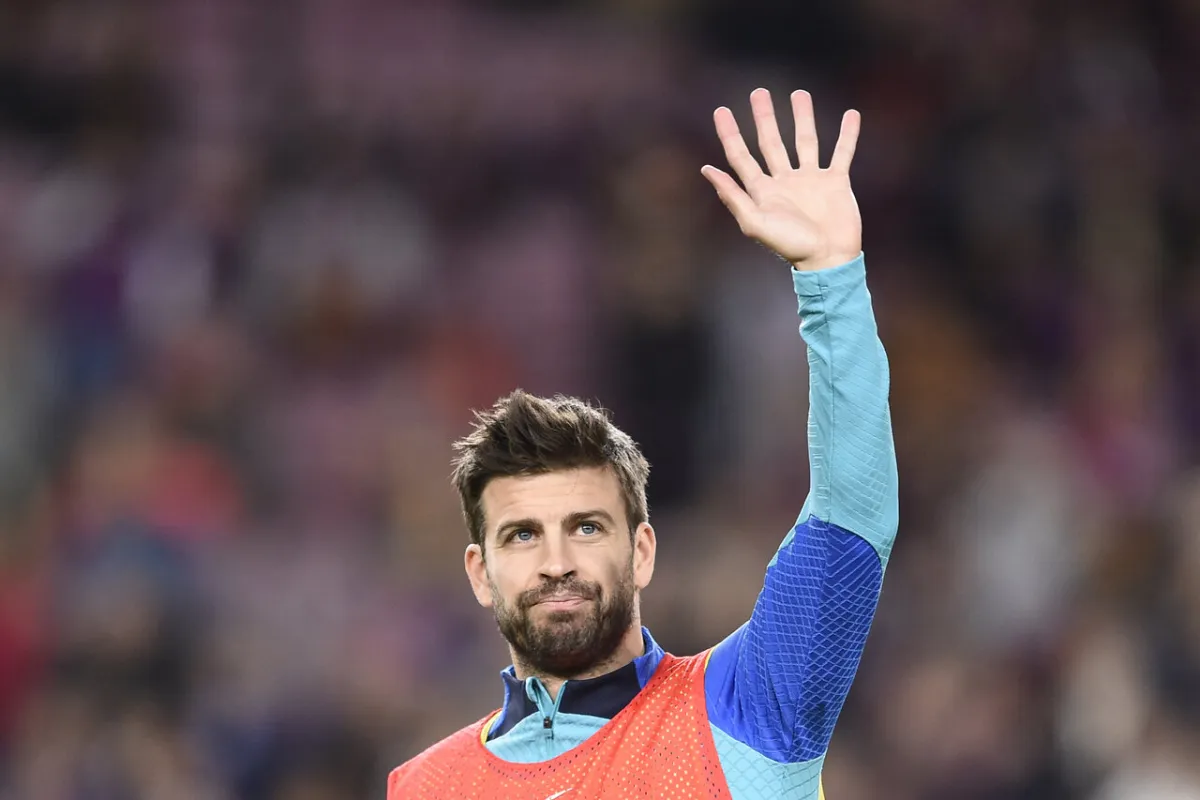 Gerard Pique waves prior the Spanish league football match between FC Barcelona and UD Almeria at the Camp Nou stadium in Barcelona on November 5, 2022.  Josep LAGO / AFP