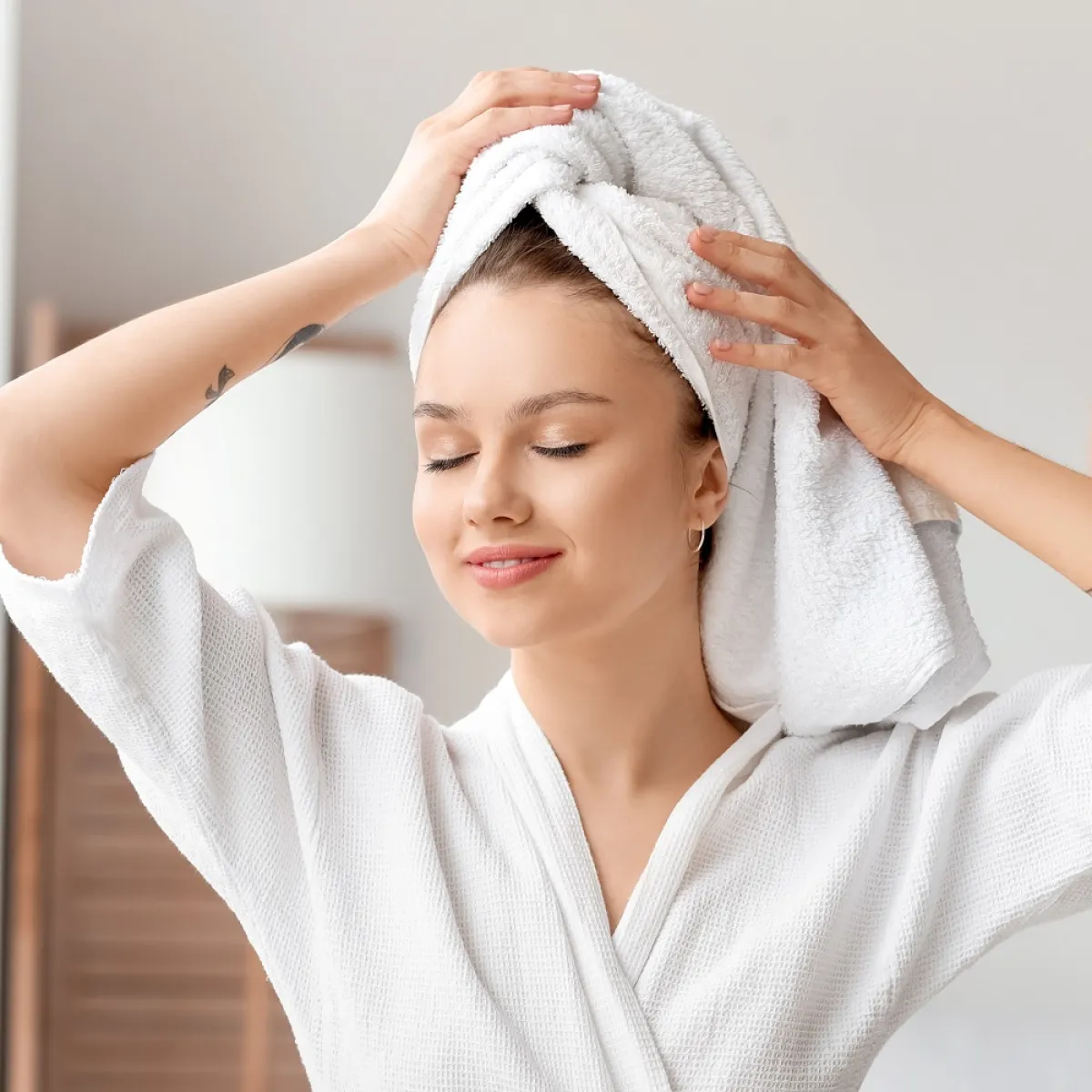 صورة لحامل تشعر بالراحة من الصداع