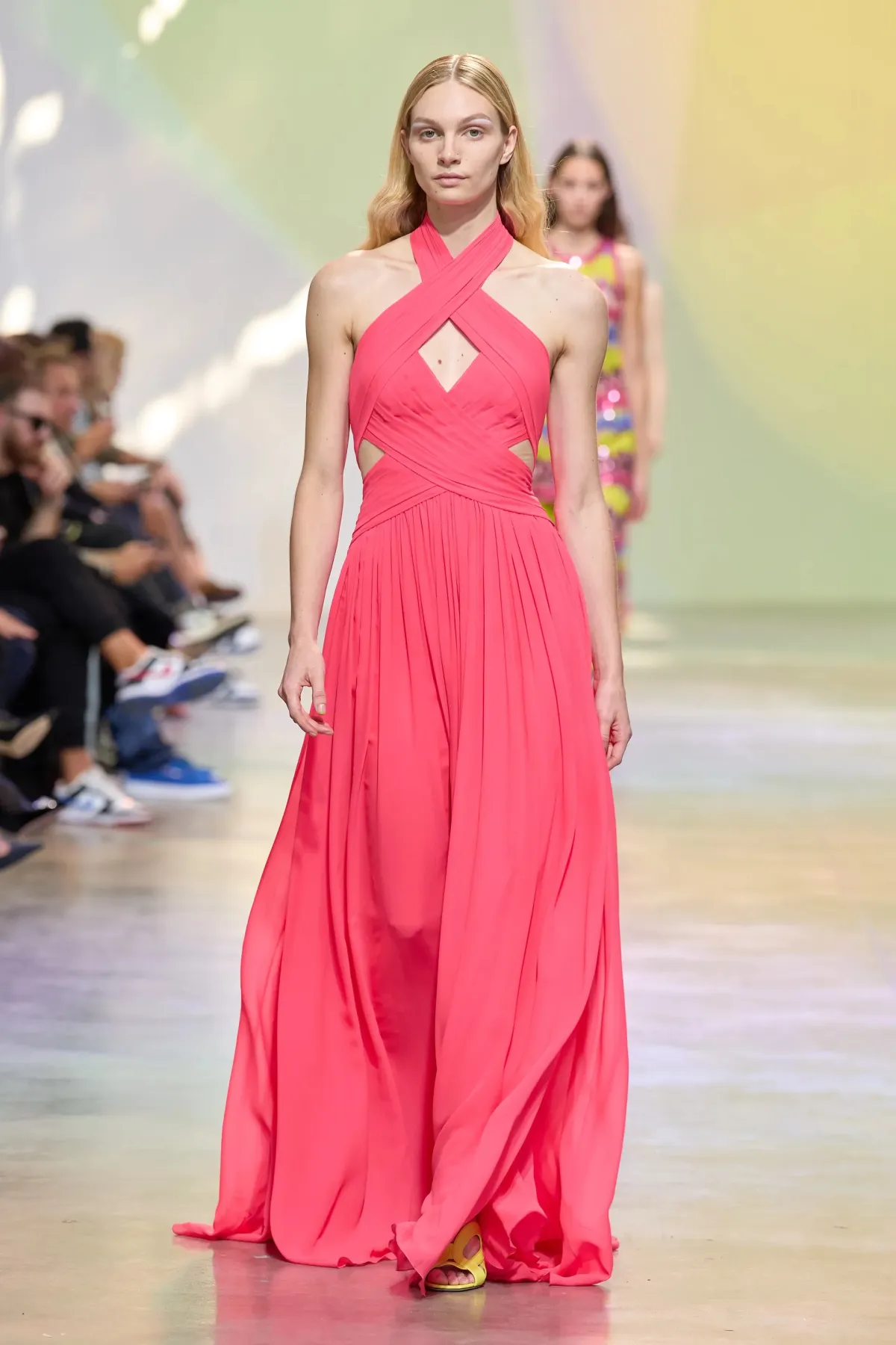 فساتين سواريه موضة صيف 2023