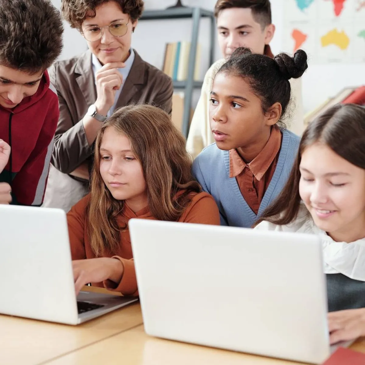 صورة تعبيرية عن الصداقة بين الأطفال