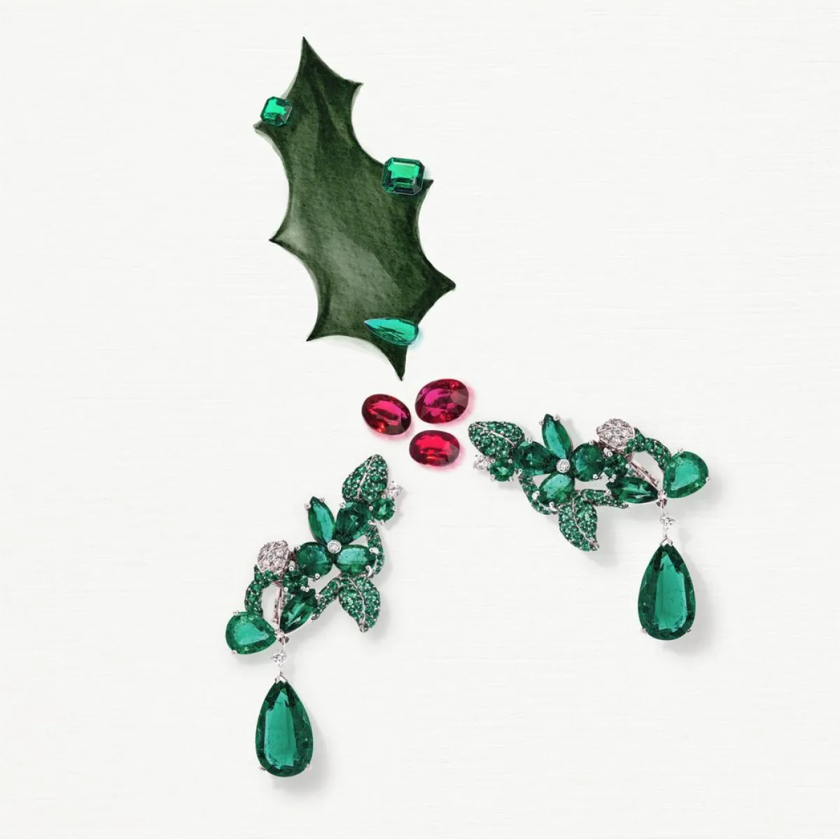 أقراط Foliage Emerald من ماركة Fabergé