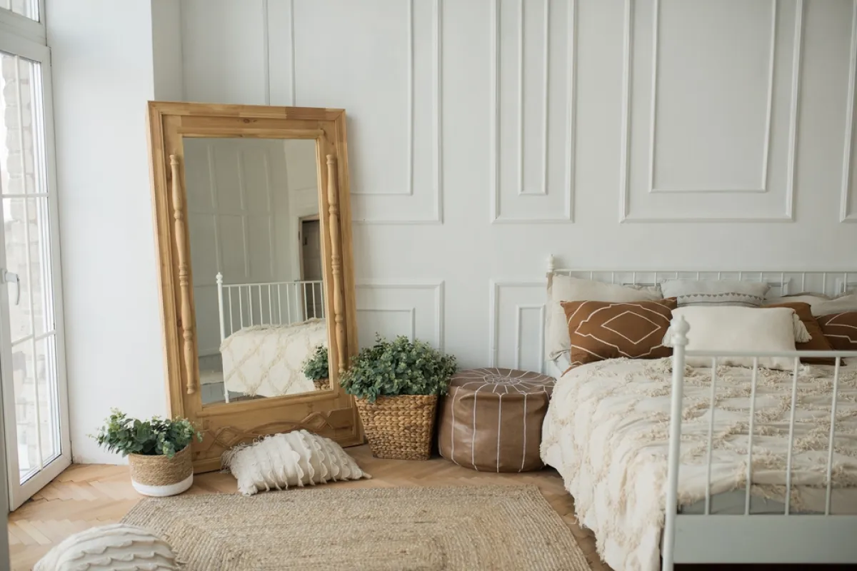 لا غنى عن حضور المرآة في الغرفة  الضيقة