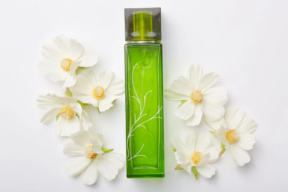 أجمل عطور برائحة الياسمين الهندي.. رائحة فواحة لا تقاوَم