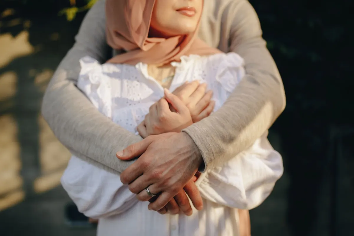 كيف أتأكد من حب خطيبي لي؟