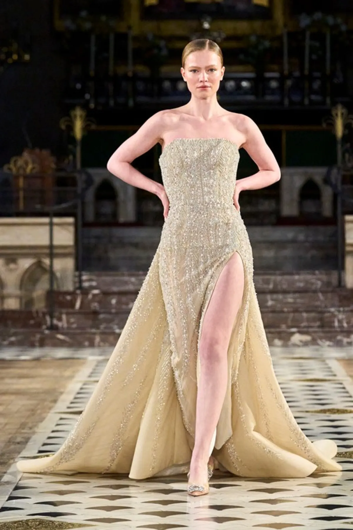 فساتين سواريه بفتحة جانبية من ألين لوكال Alin Le Kal