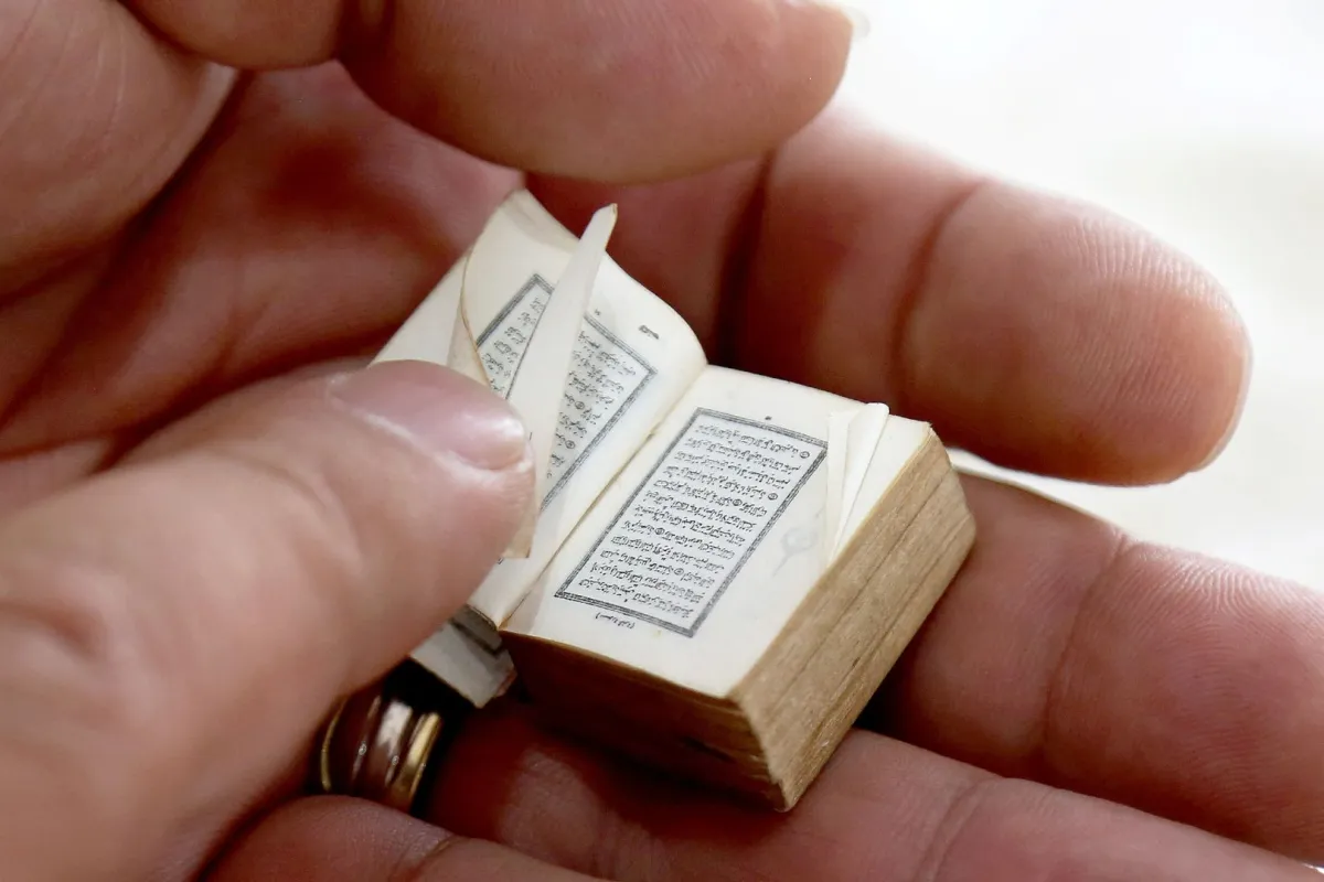 أصغر مصحف بالعالم منذ القرن التاسع عشر