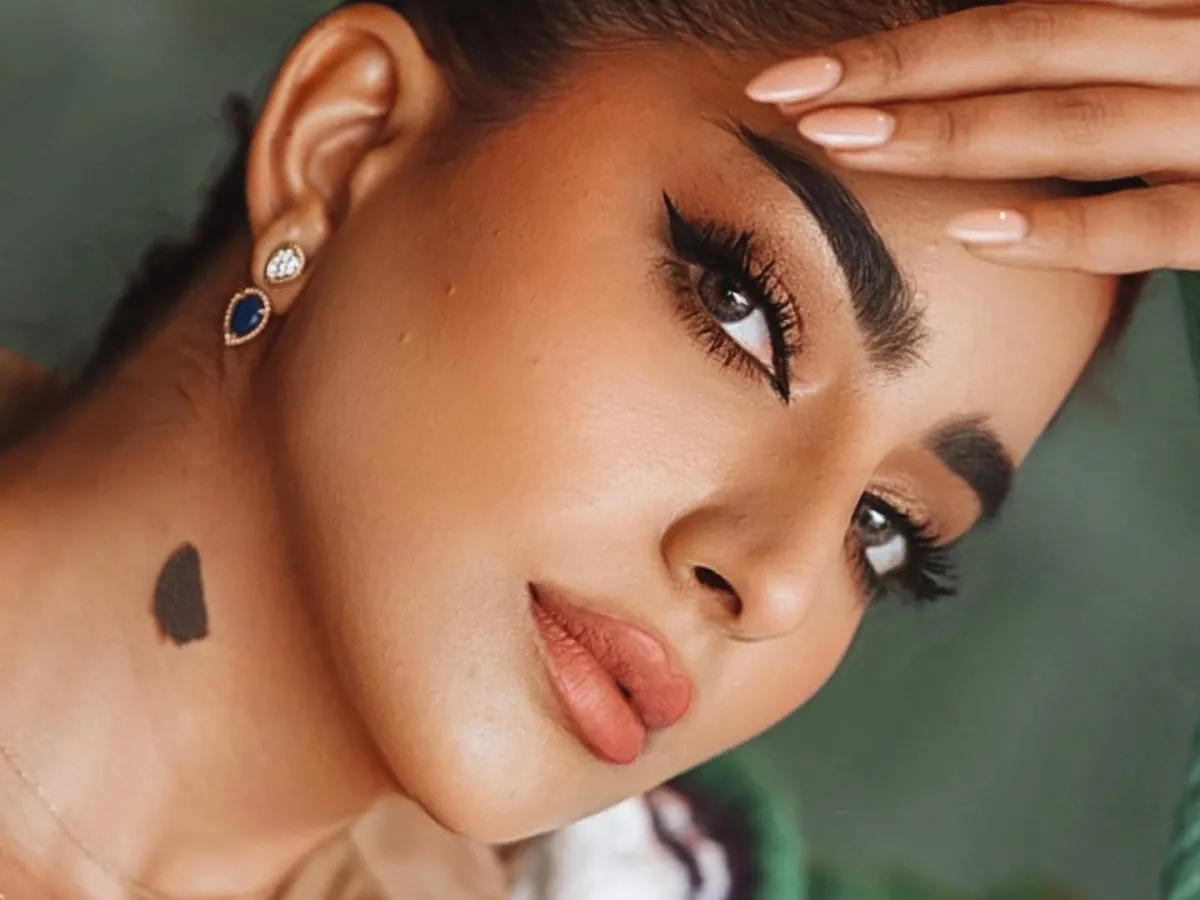  بثينة الرئيسي بأقراط بوشرون - الصورة من حسابها على الانستغرام