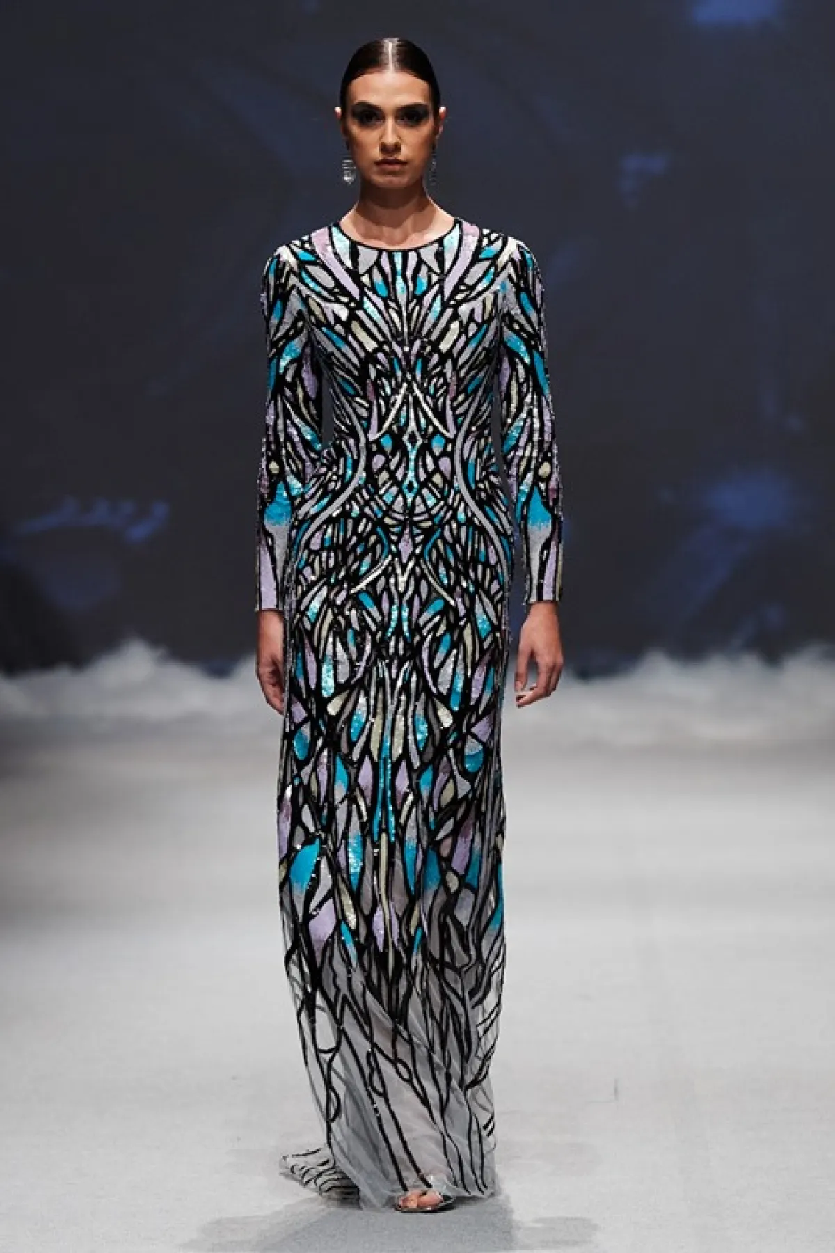 فستان سهرة لجسم الساعة الرملية من مايكل سينكو Michael Cinco