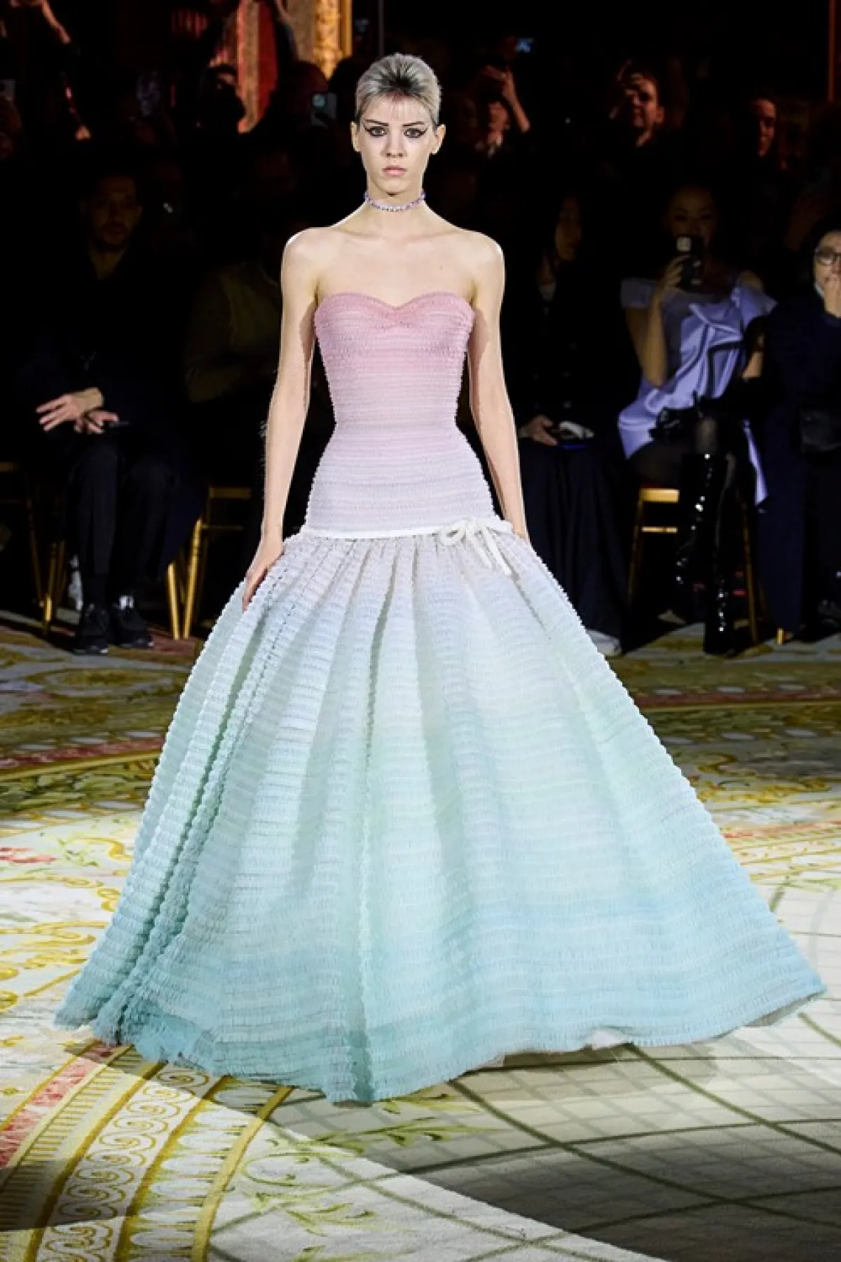 فستان سهرة لجسم الساعة الرملية من فيكتور و رولف Viktor e Rolf