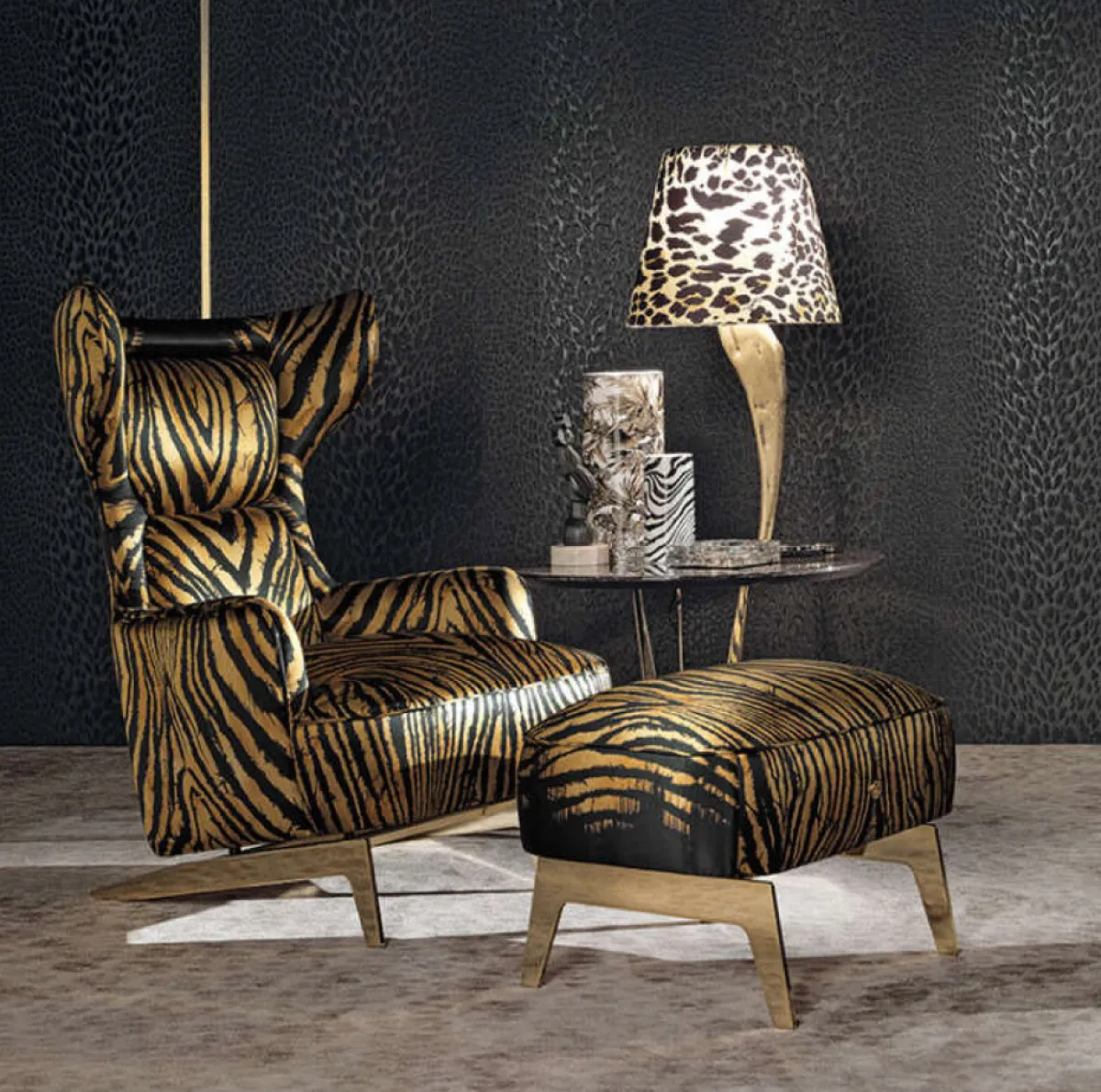 مقعد ومسند للقدمين ومصابيح 