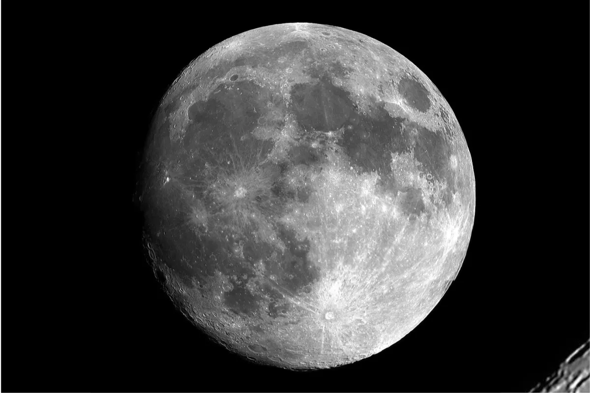 اكتشاف صادم على سطح القمر