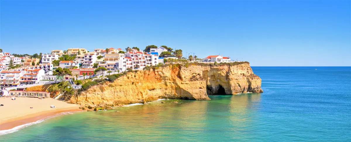 إحدى قرى البرتغال الساحلية البديعة