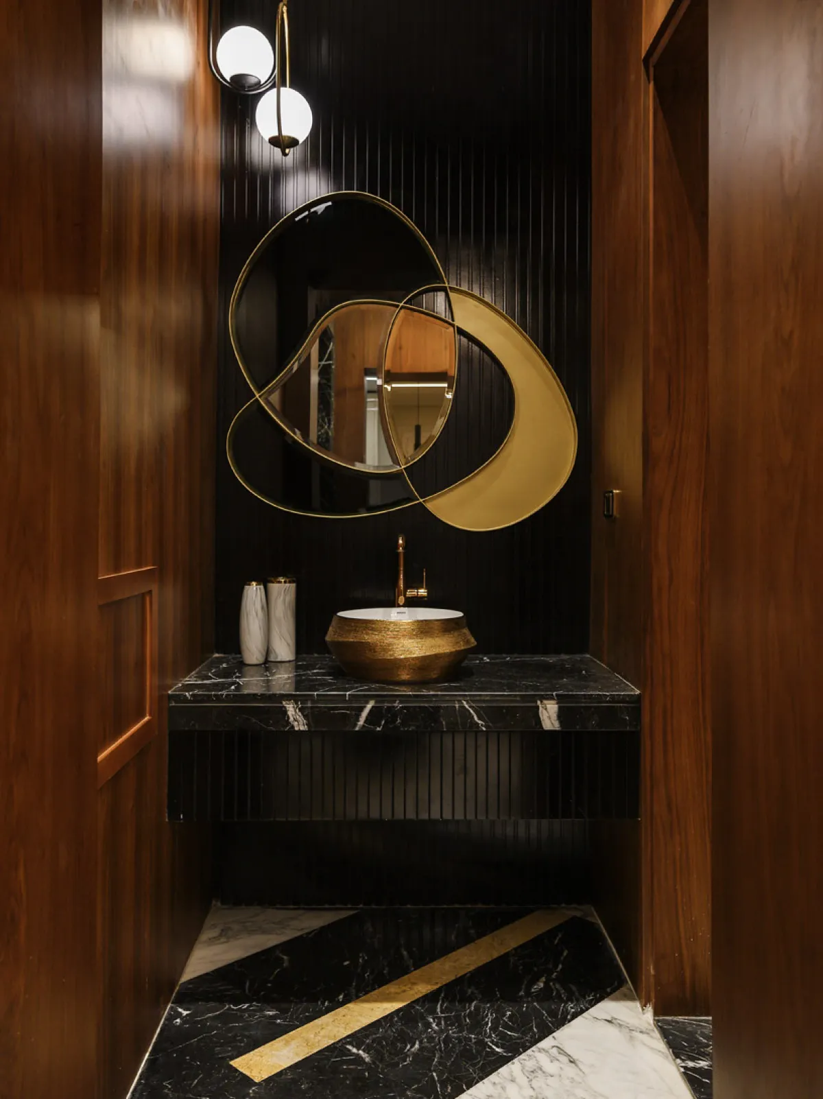 استخدامات المعادن في الديكور (الصورة من AHMED SALEH DESIGNS) 