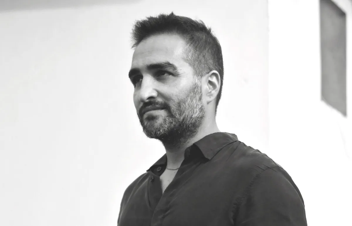 المصمم إتيان بسطرمجي: أعمالي متأثرة بأسلوب الحد الأدنى والمدرسة الوحشية 