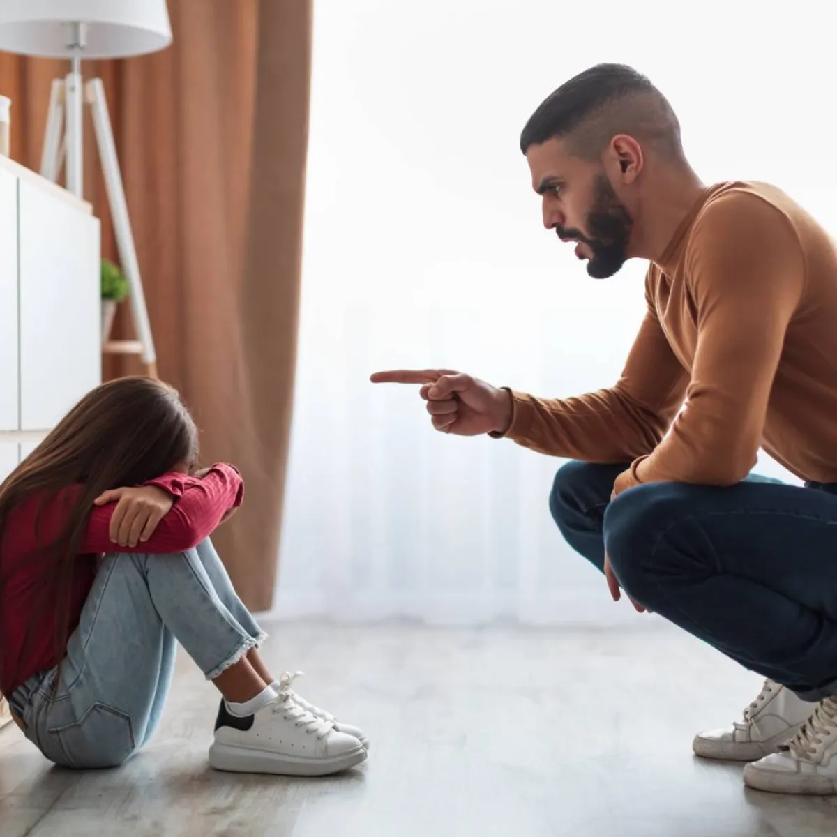 صورة لأب وطفلته ..حالة غضبها