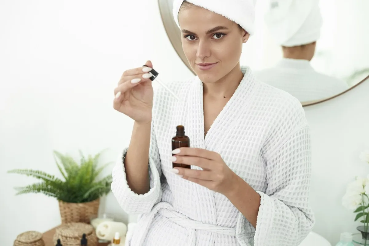 صورة لحامل تستخدم زيت الشاي