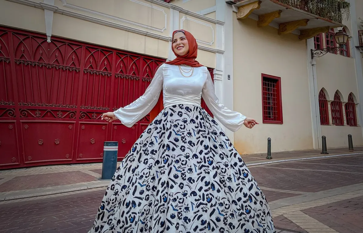 جهاد البنا باطلالة حيادية الالوان - الصورة من حسابها على الانستغرام