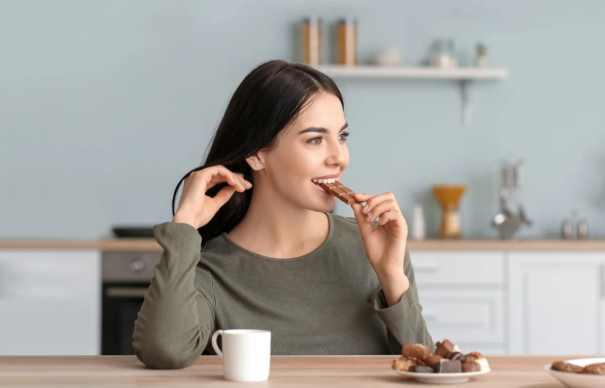 تجنبي الإكثار من تناول الحلويات في الأعياد-Shutterstock