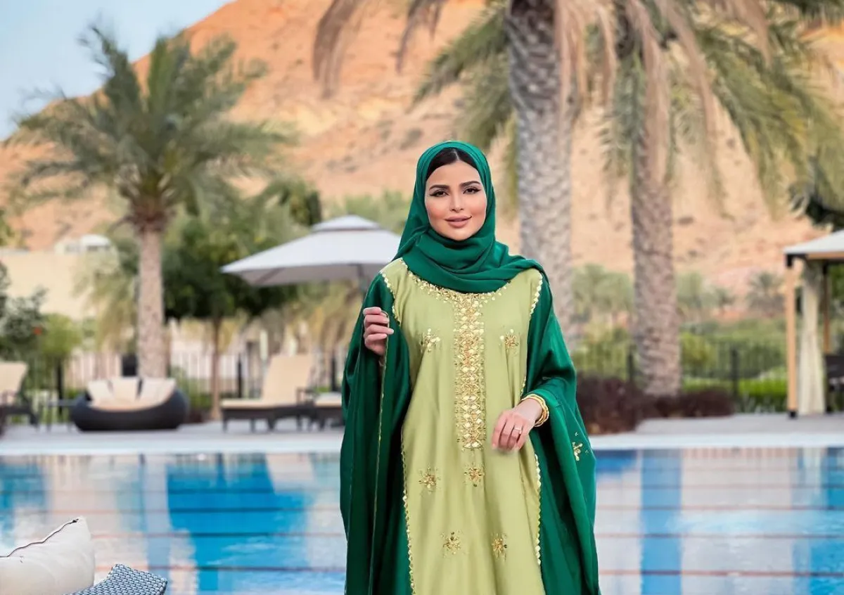 حوراء الفارسي بعباية خليجية - الصورة من حسابها على الانستغرام