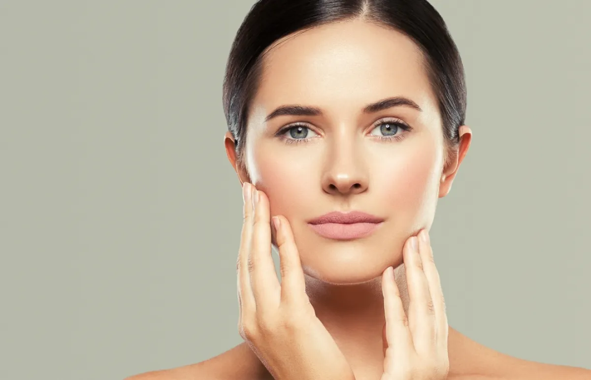 تقنية رفع العيون وشدّ الزوايا Foxy Eyes