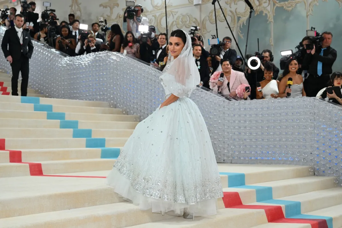  Penelope Cruz arrives for the 2023 Met Gala at the Metropolitan Museum of Art on May 1, 2023, in New York.  The Gala's 2023 theme is “Karl Lagerfeld: A Line of Beauty.”Angela WEISS / AFP
