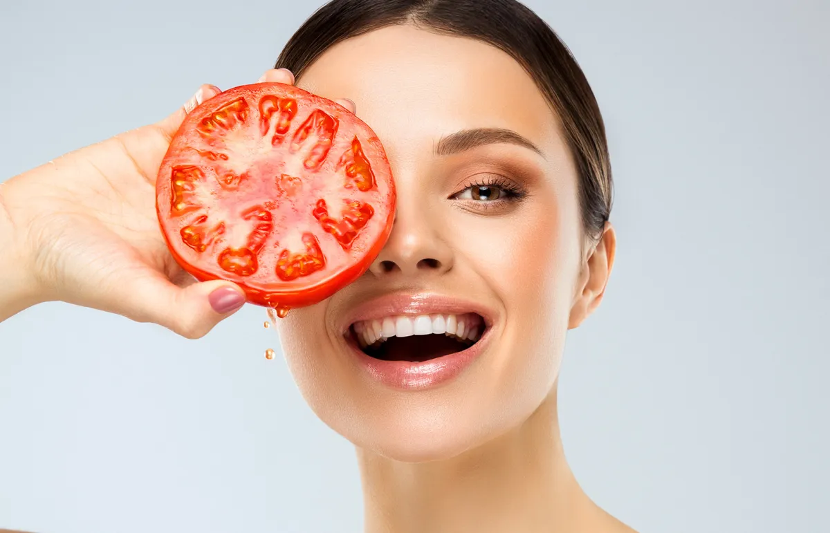 فوائد الطماطم للبشرة ستغنيك عن العلاجات التجميلية المكلفة -Shutterstock
