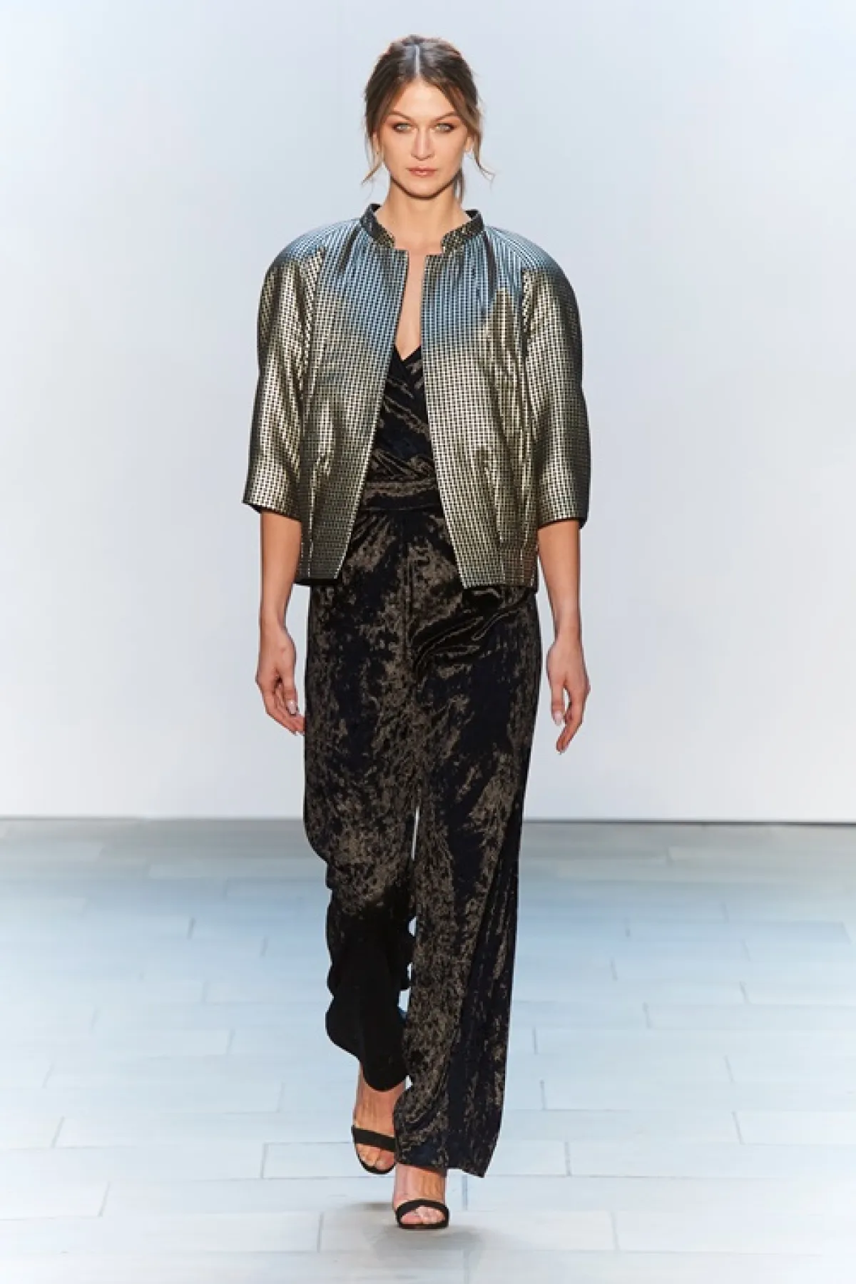 جمبسوت أسود من إيميرج Emerge