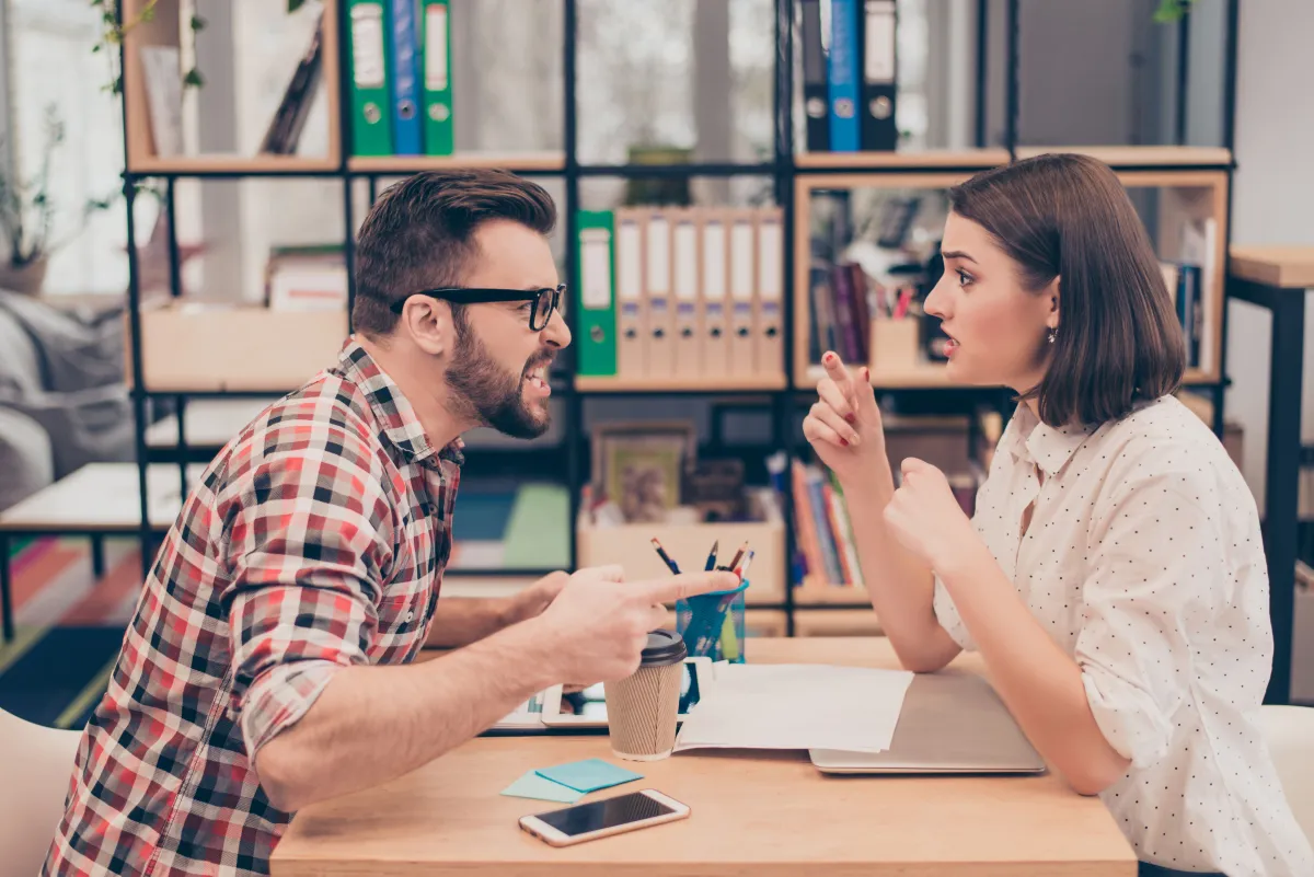 الزميل المتذمر