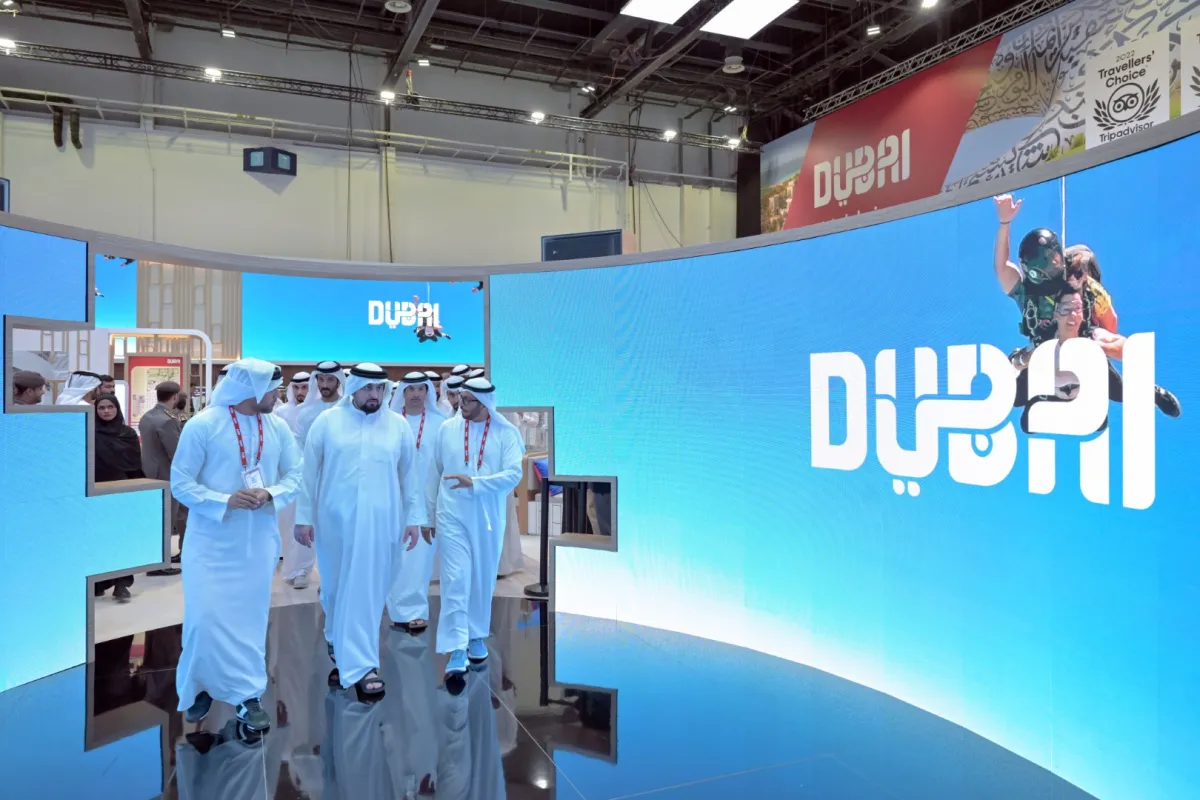 الشيخ أحمد بن محمد يفتتح النسخة الـ30 لمعرض سوق السفر العربي - الصورة من وام