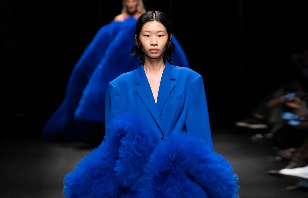 الأزرق النيلي في موضة الصيف Cobalt Blue