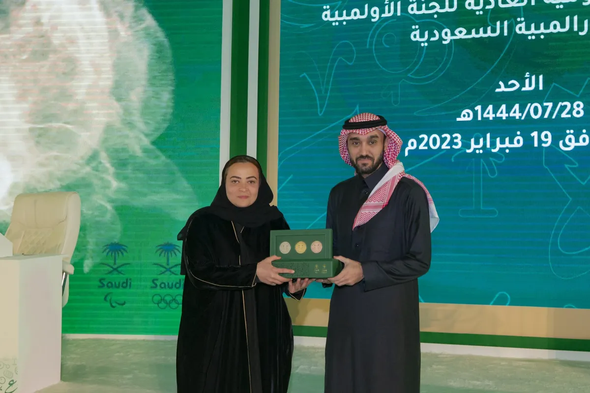 لمياء بن بهيان تستلم جائزة رياضة  المرأة 2022- الصورة من حسابها على تويتر