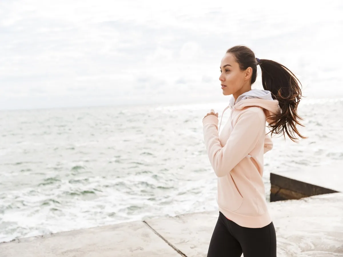 صورة لامرأة تمارس رياضة الجري