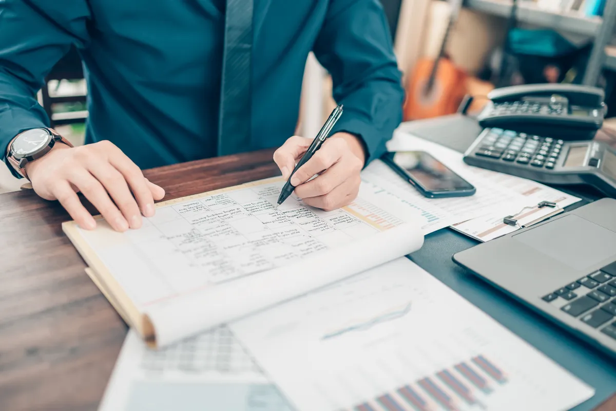 التقرير يساعد المدير على التتبع والمزامنة مع فرق العمل