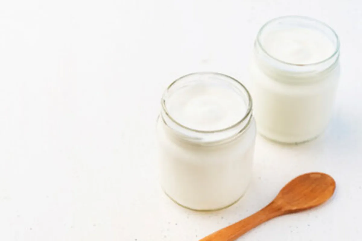 صورة تشير إلى لبن زبادي طبيعي