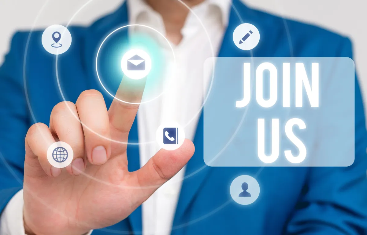 بناء علاقات واتصالات من خلال الموقع