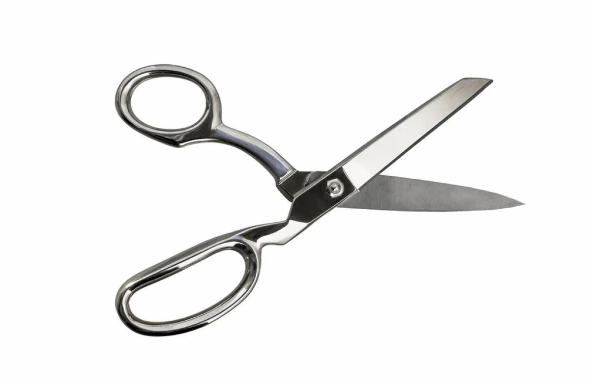 طريقة متبعة في شحذ المقصّ