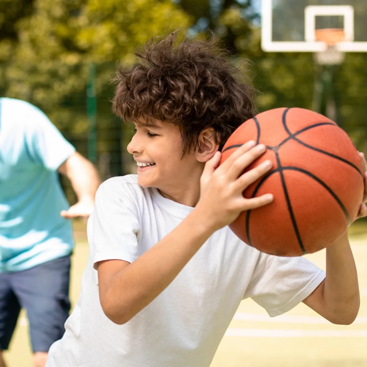 صورة لطفل رياضي متحمس