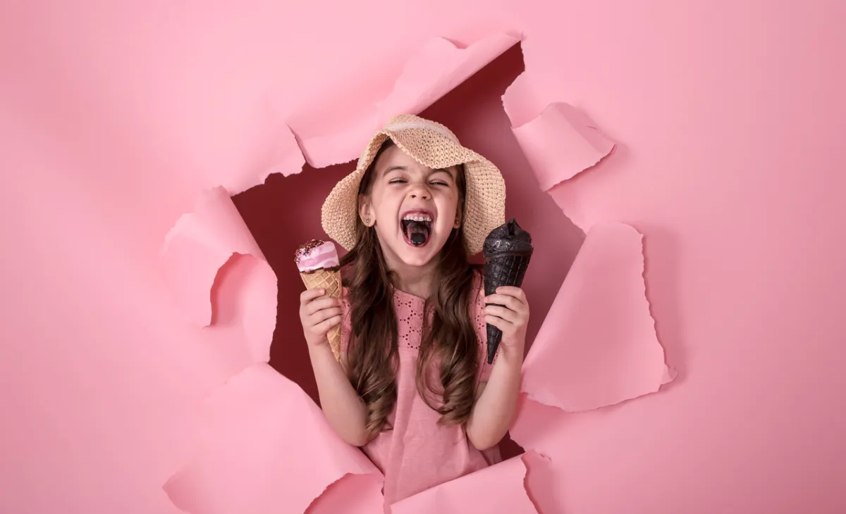 صورة لطفلة مرحة