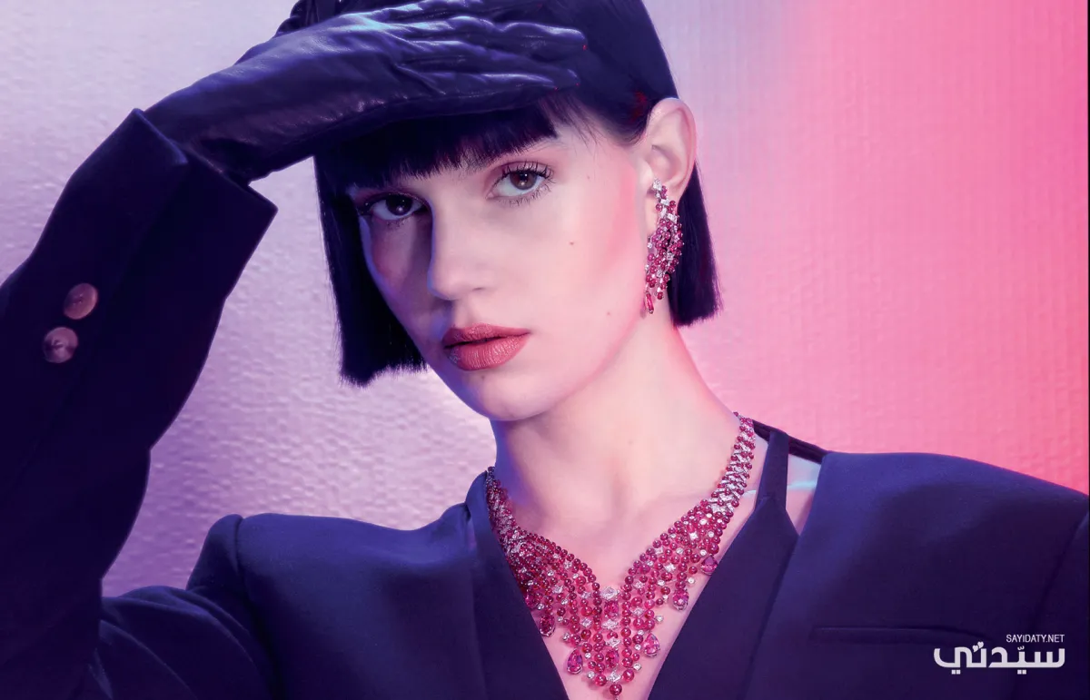 جواهر بلون الماجنتا الصاخب Flamboyant Magenta