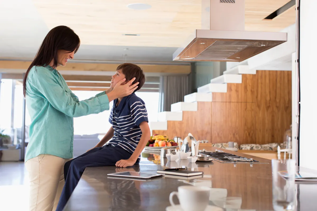 صورة للحديث مع الطفل