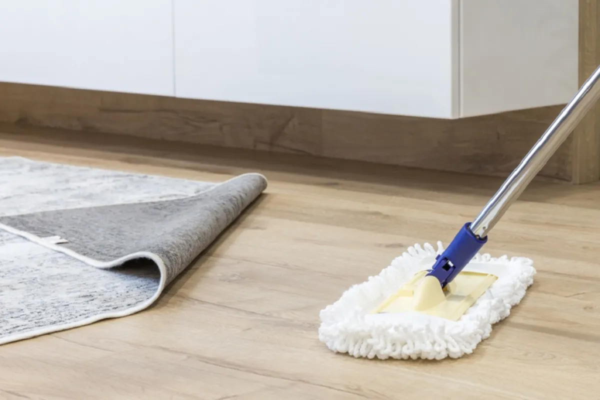 العناية بالأرضيات الخشبية